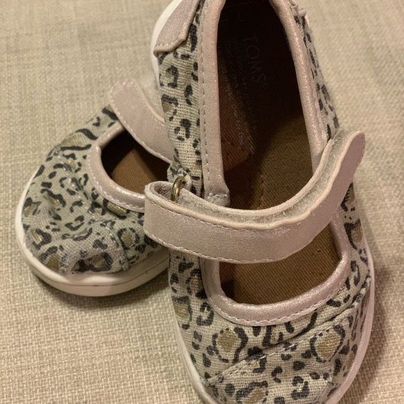 🌺 2 Pairs of Toms Maryjanes 🌸 Toddler Sz 5 - Picture 4 of 7